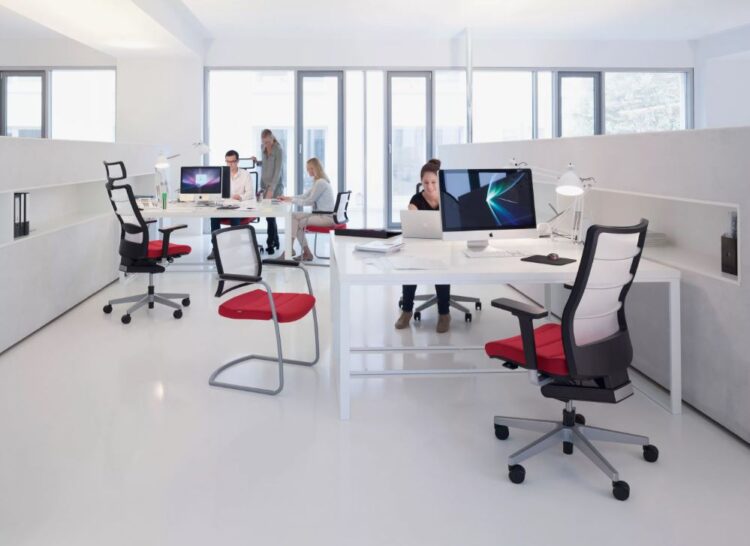 Comfort and Productivity with the Modern Swivel Chair